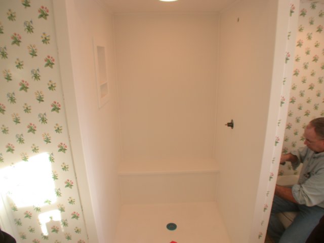 solidsurfaceshowerandbasebyquarrystone294.jpg