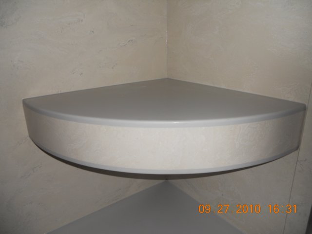 solidsurfaceshowerradiuscornerseat2tone.jpg